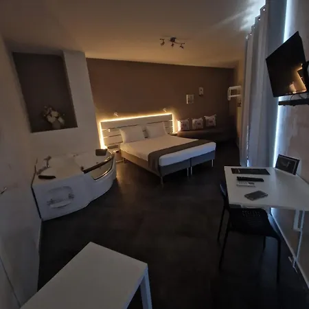 Hotel Living